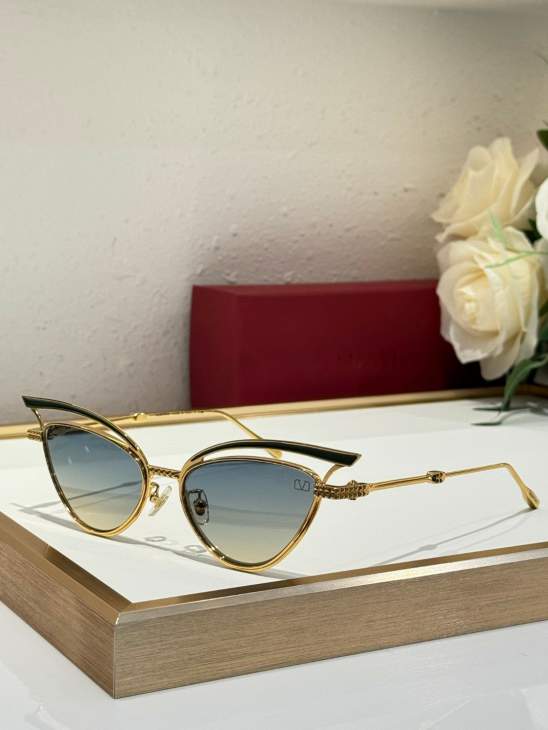 Picture of Valentino Sunglasses _SKUfw71271491fw